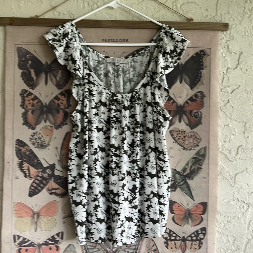 Loft size medium army, green with cream color flowers